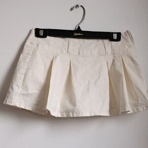 Women’s Cream Pleated Mini Skirt